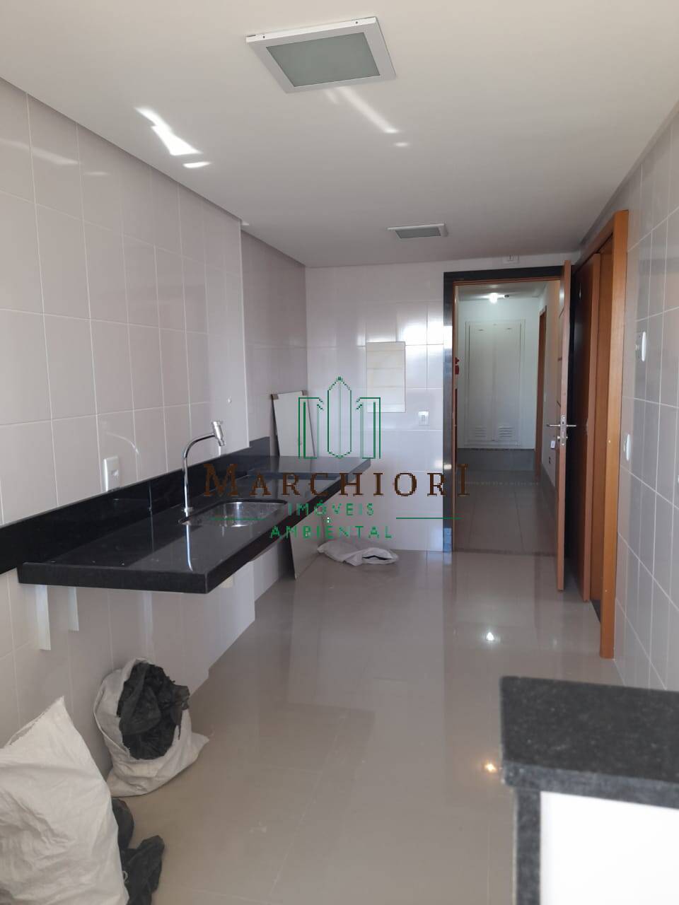 Apartamento à venda com 3 quartos, 125m² - Foto 4