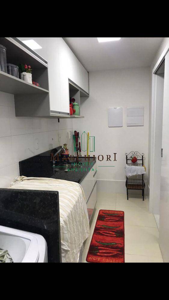 Apartamento à venda com 2 quartos, 65m² - Foto 2