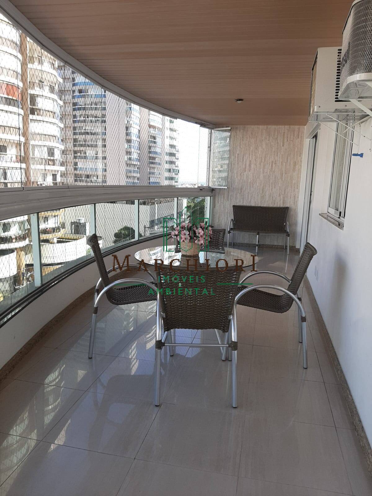 Apartamento à venda com 3 quartos, 130m² - Foto 1