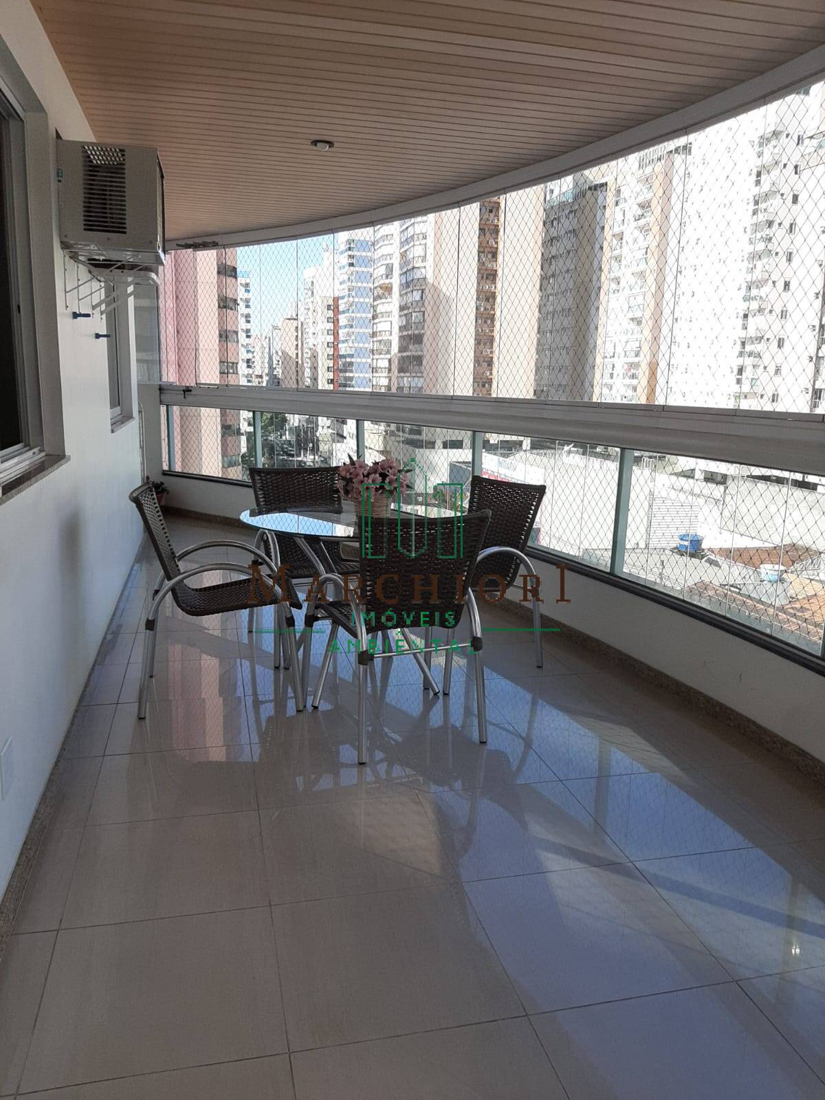 Apartamento à venda com 3 quartos, 130m² - Foto 2