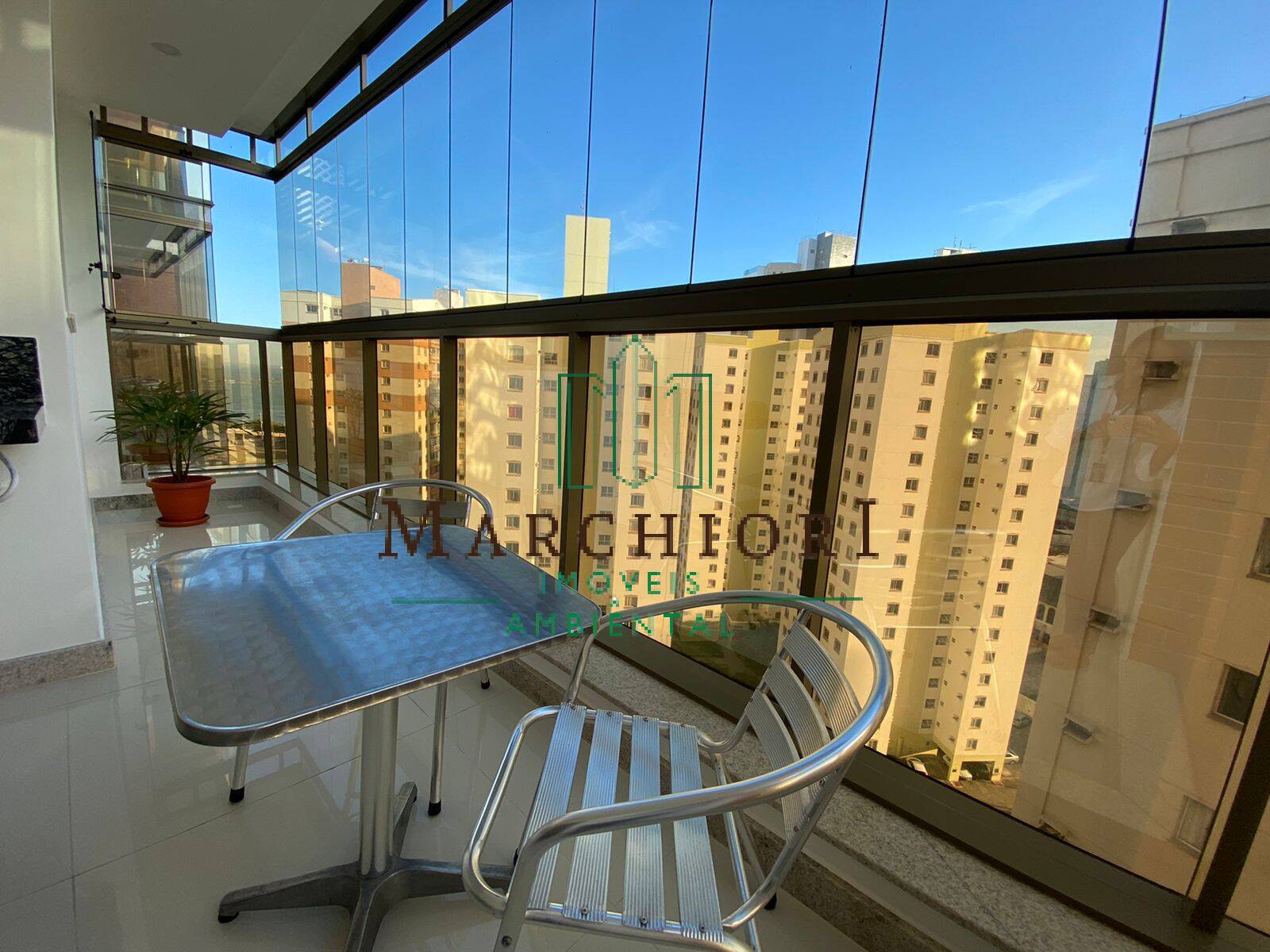 Apartamento à venda com 2 quartos, 68m² - Foto 1