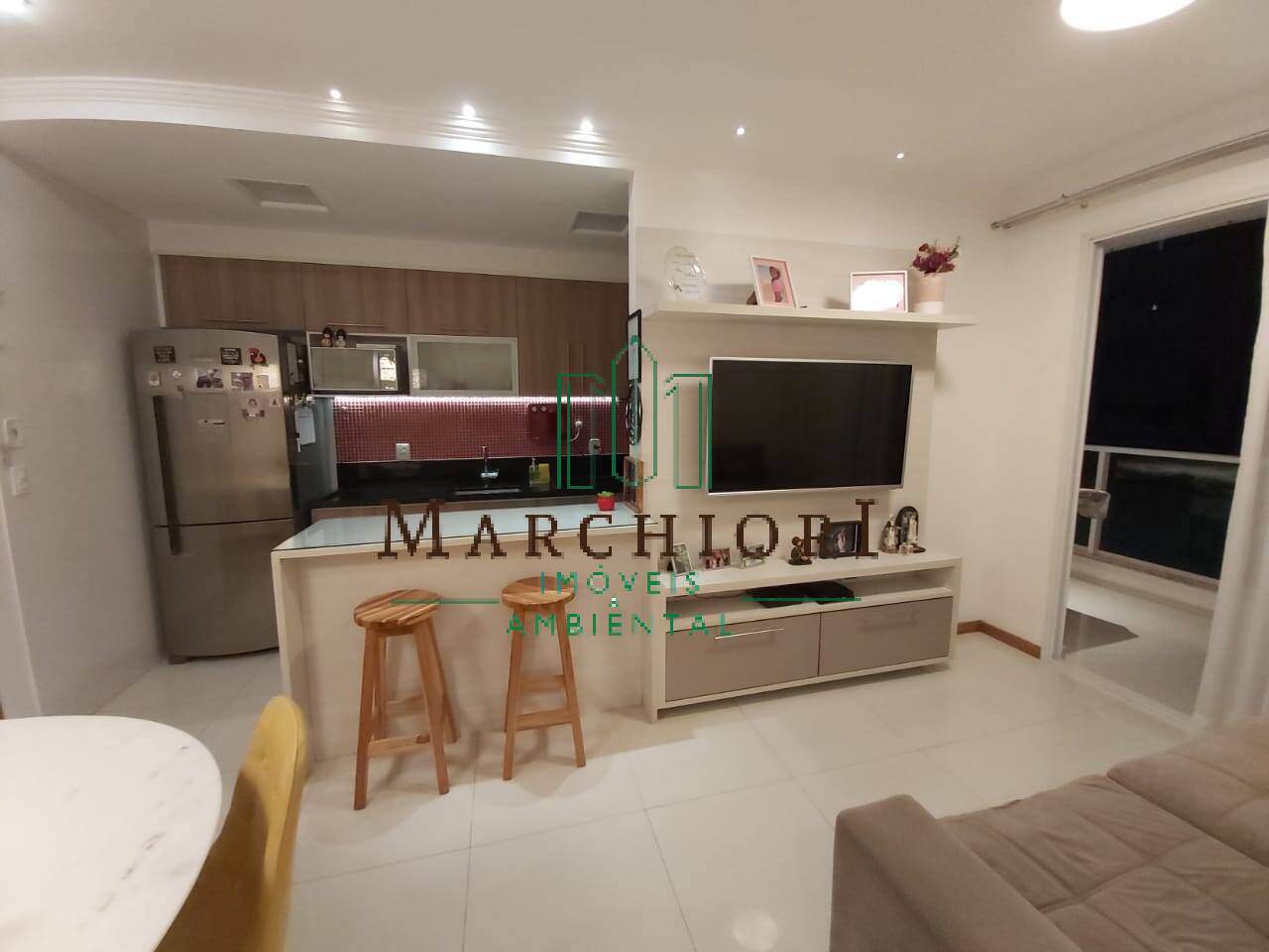 Apartamento à venda com 2 quartos, 64m² - Foto 1