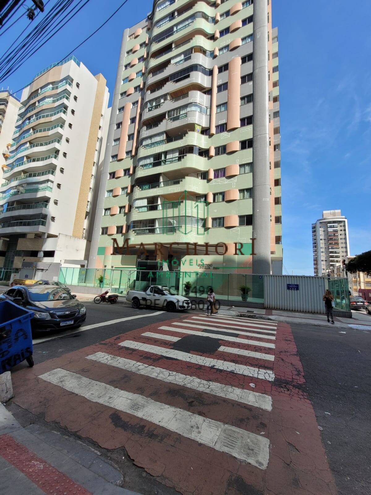 Apartamento à venda com 3 quartos, 136m² - Foto 1